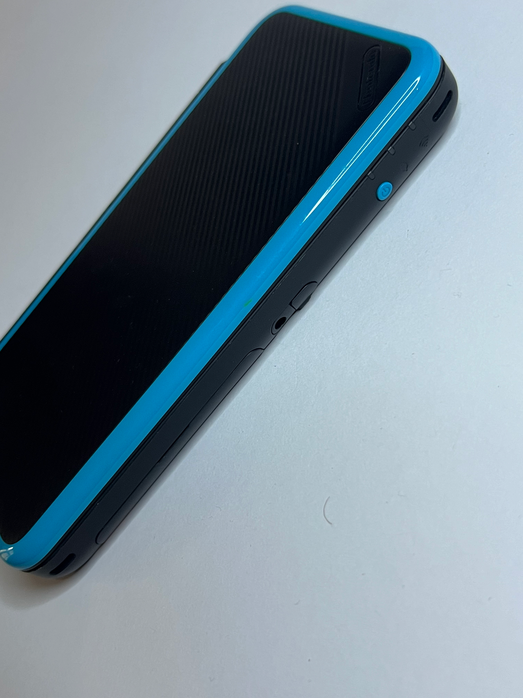 New Nintendo 2DS XL Konsole neon blau mit 128GB, Pokemon Bank, Poke Mover & vielen Extras