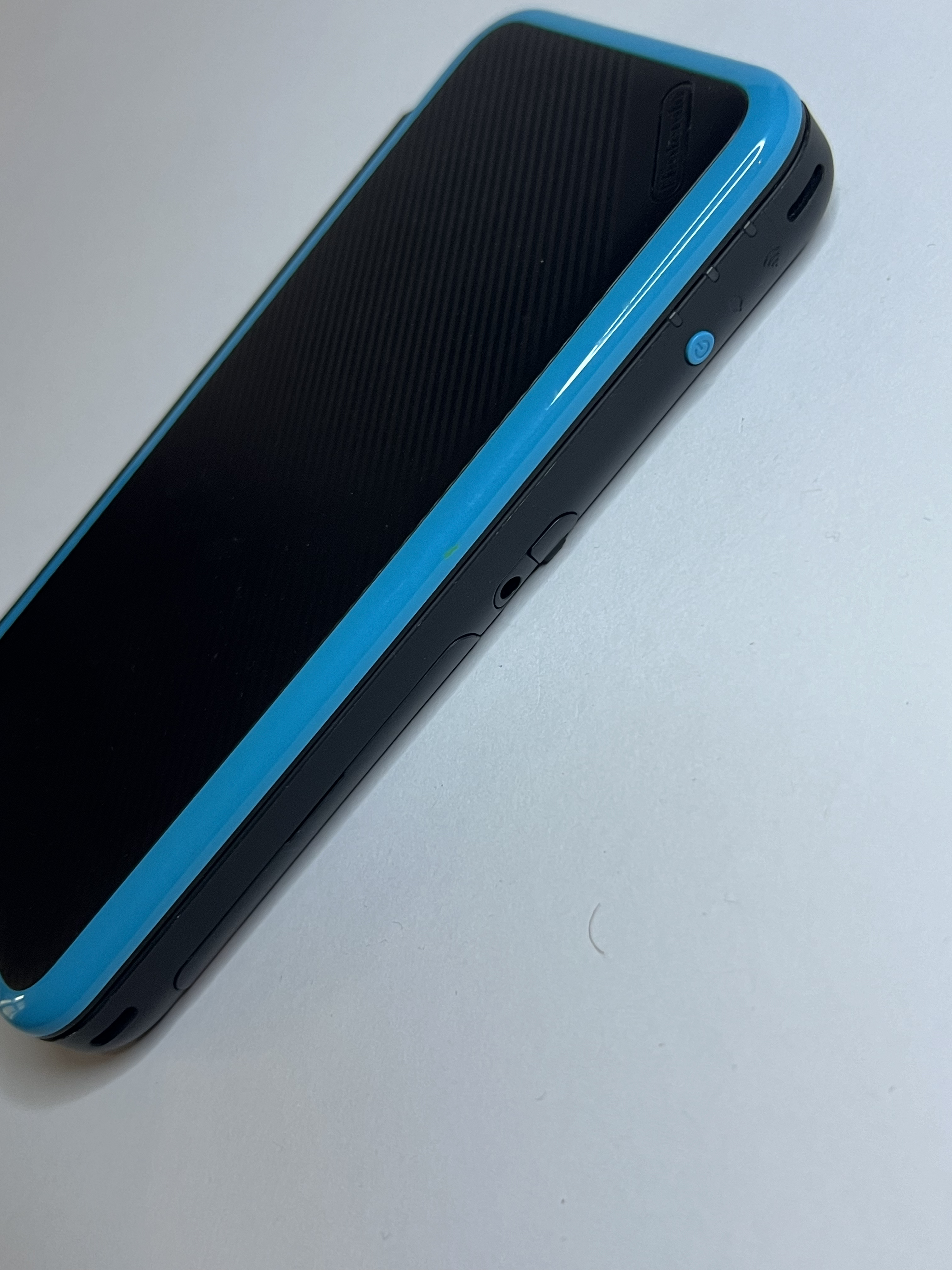 New Nintendo 2DS XL Konsole neon blau mit 128GB, Pokemon Bank, Poke Mover & vielen Extras