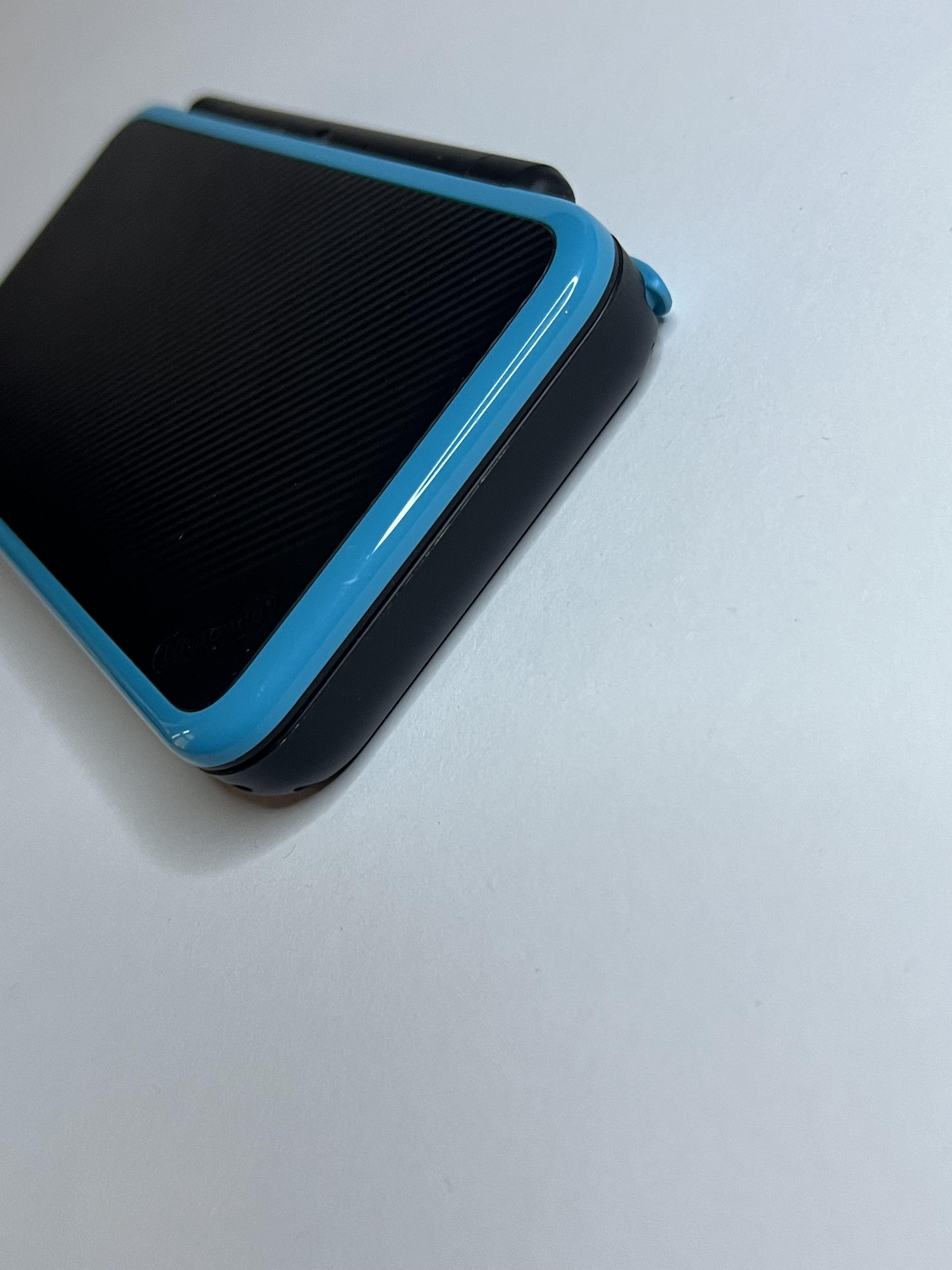 New Nintendo 2DS XL Konsole neon blau mit 128GB, Pokemon Bank, Poke Mover & vielen Extras