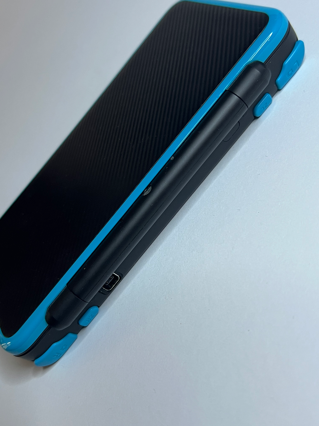 New Nintendo 2DS XL Konsole neon blau mit 128GB, Pokemon Bank, Poke Mover & vielen Extras