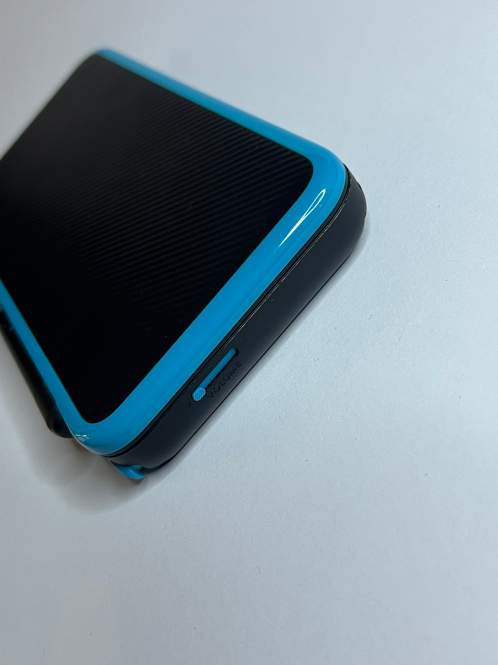 New Nintendo 2DS XL Konsole neon blau mit 128GB, Pokemon Bank, Poke Mover & vielen Extras