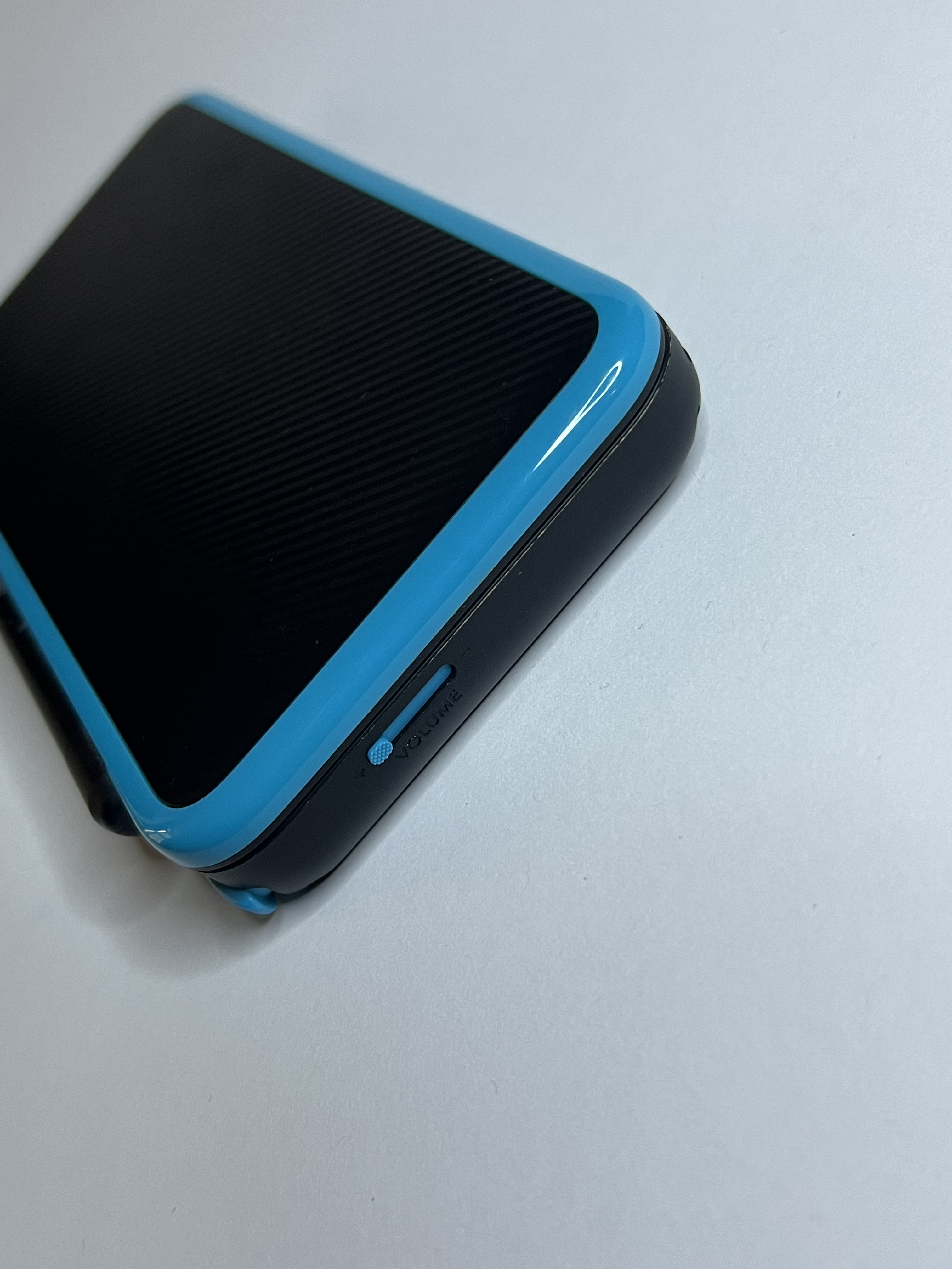 New Nintendo 2DS XL Konsole neon blau mit 128GB, Pokemon Bank, Poke Mover & vielen Extras