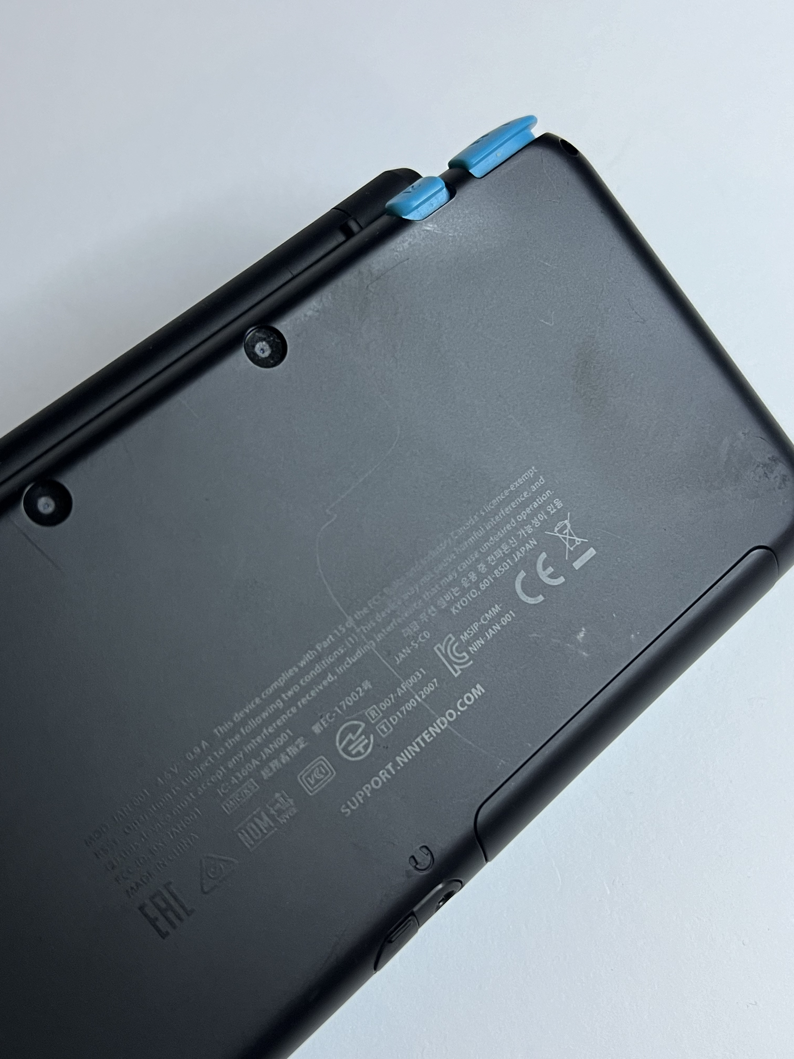 New Nintendo 2DS XL Konsole neon blau mit 128GB, Pokemon Bank, Poke Mover & vielen Extras