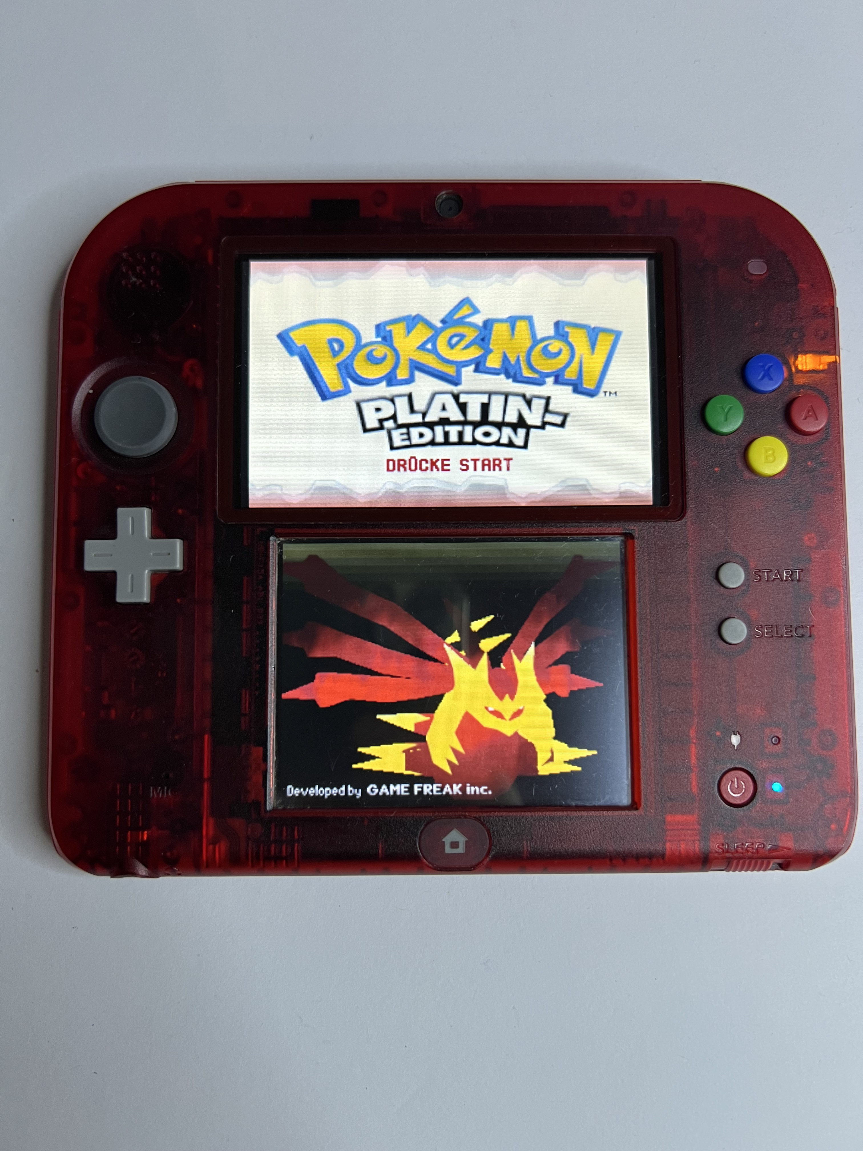 Nintendo 2DS Pokemon Rote Edition mit 128GB, Pokemon Bank, Poke Mover & vielen Extras