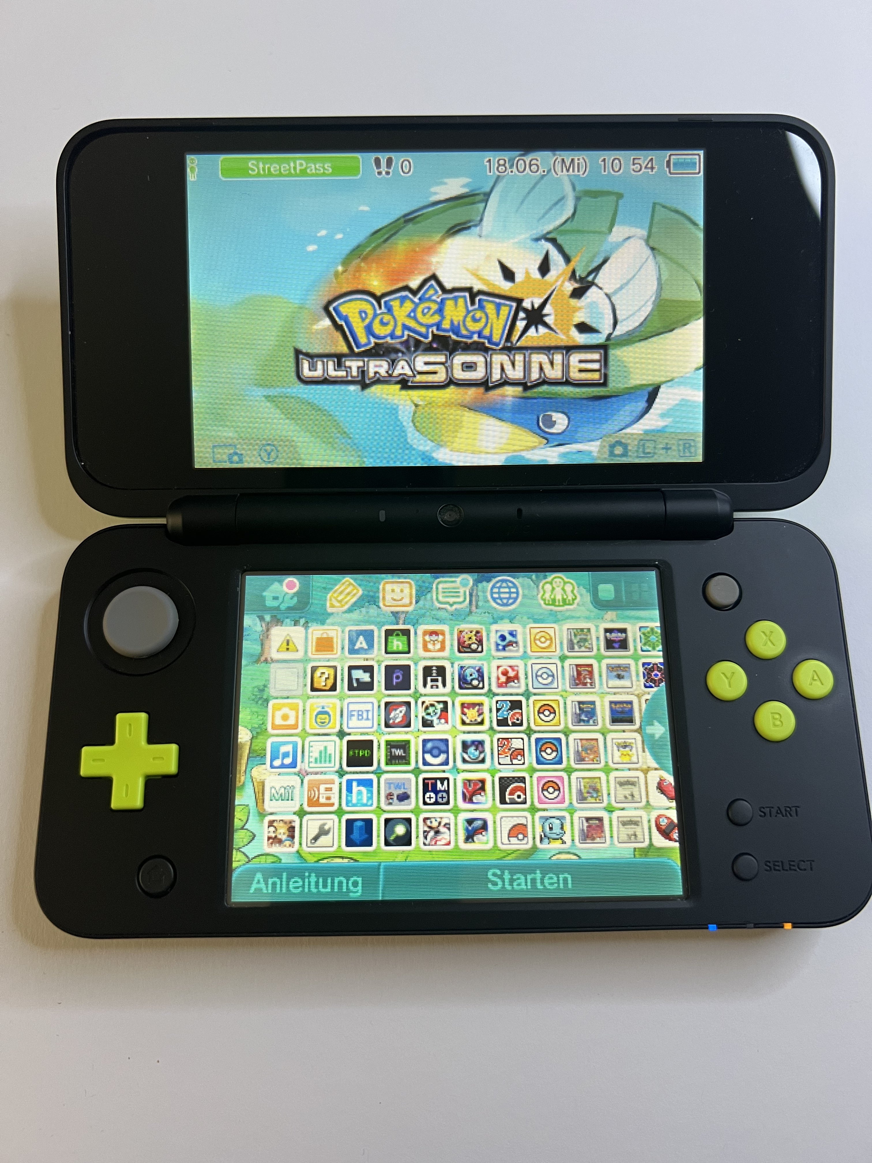 New Nintendo 2DS XL Konsole neon grün mit 128GB, Pokemon Bank, Poke Mover & vielen Extras