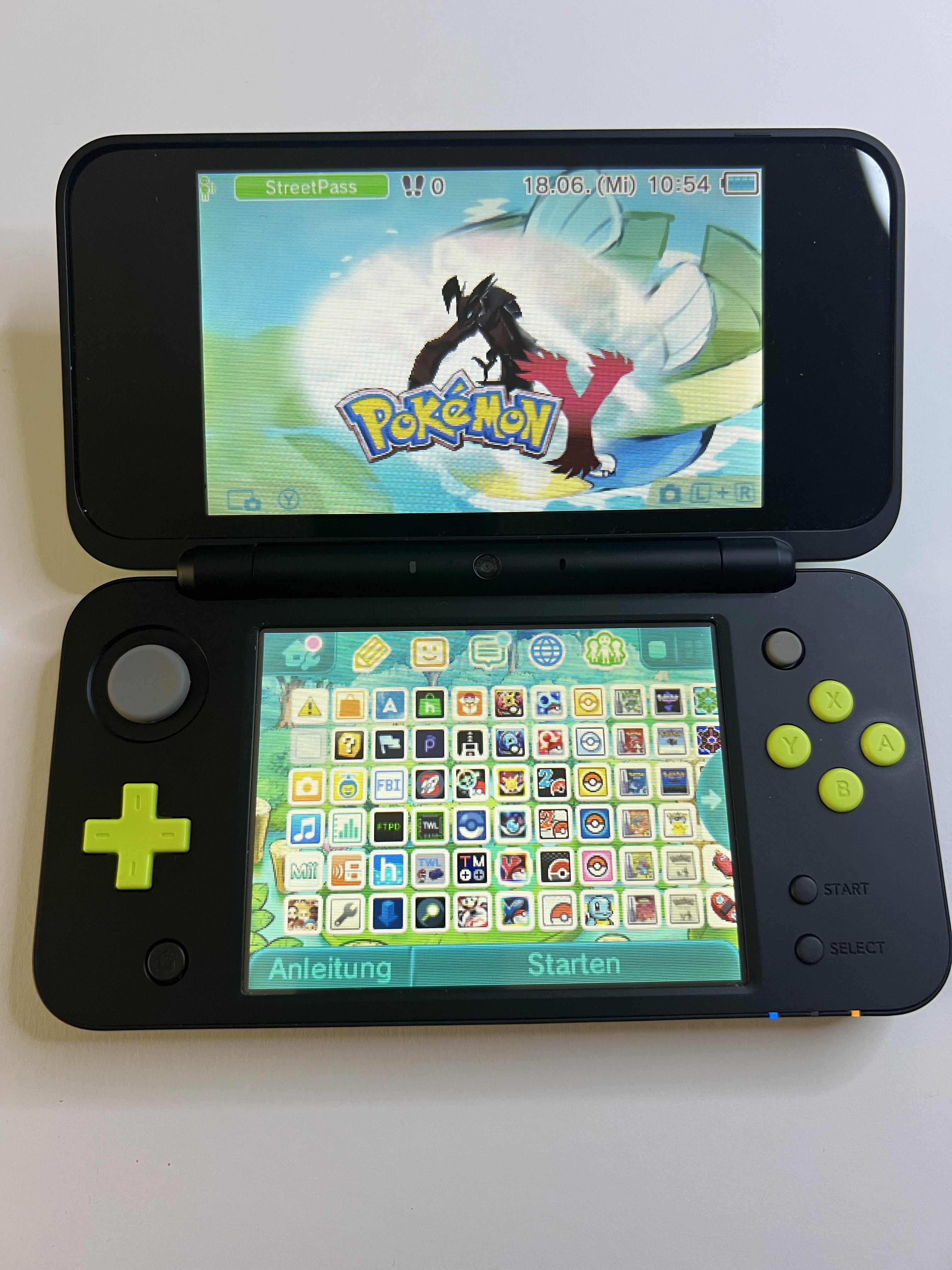 New Nintendo 2DS XL Konsole neon grün mit 128GB, Pokemon Bank, Poke Mover & vielen Extras