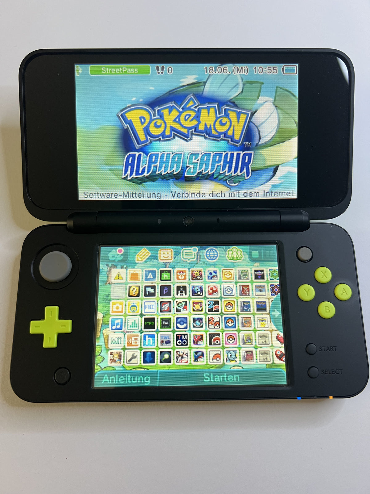 Nintendo New 2DS XL Konsole in schwarz neon grün mit 128GB, Pokemon Bank, Poke Mover & vielen Extras