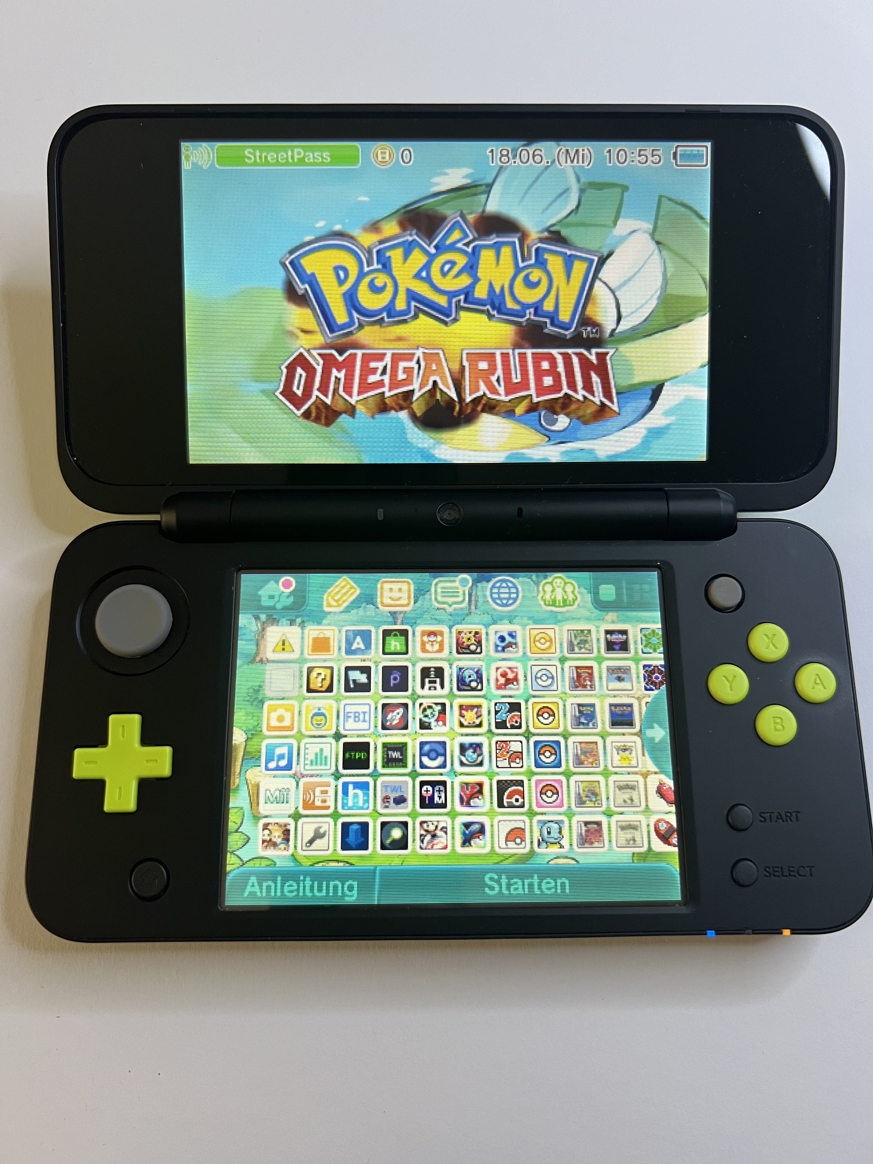 New Nintendo 2DS XL Konsole neon grün mit 128GB, Pokemon Bank, Poke Mover & vielen Extras