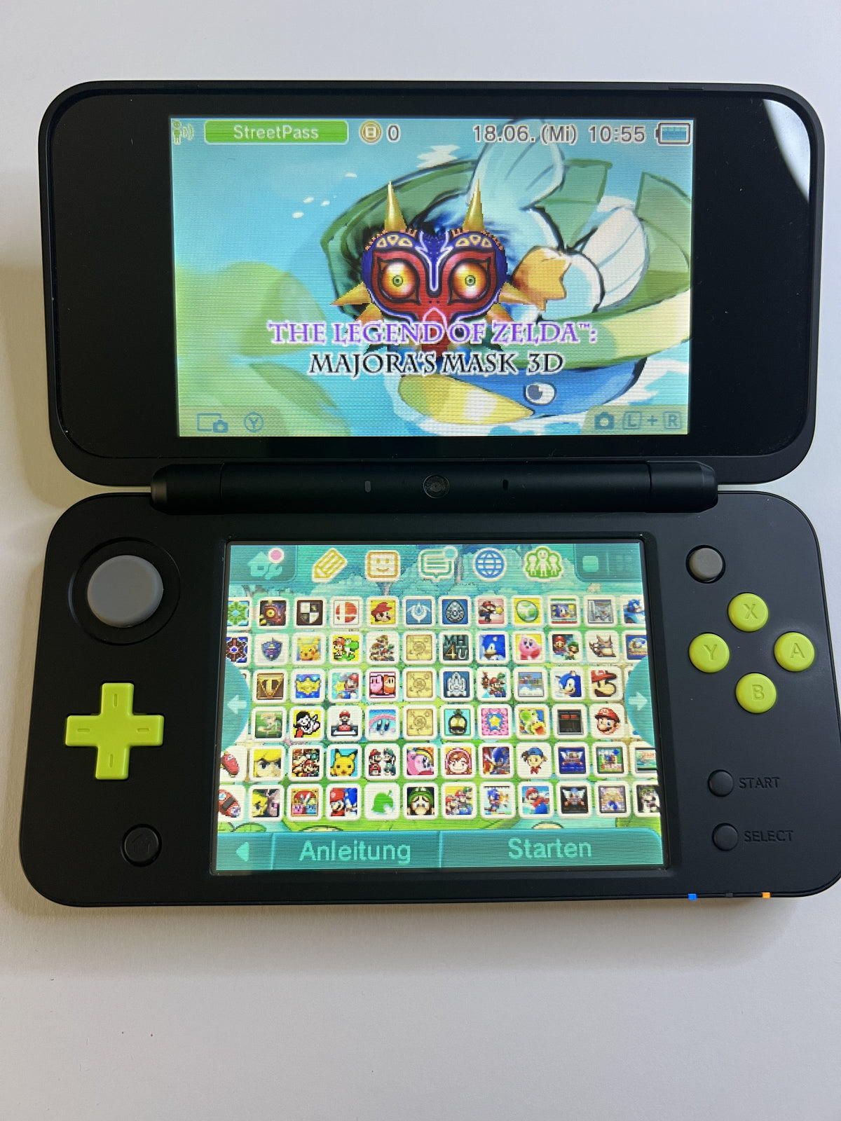 Nintendo New 2DS XL Konsole in schwarz neon grün mit 128GB, Pokemon Bank, Poke Mover & vielen Extras