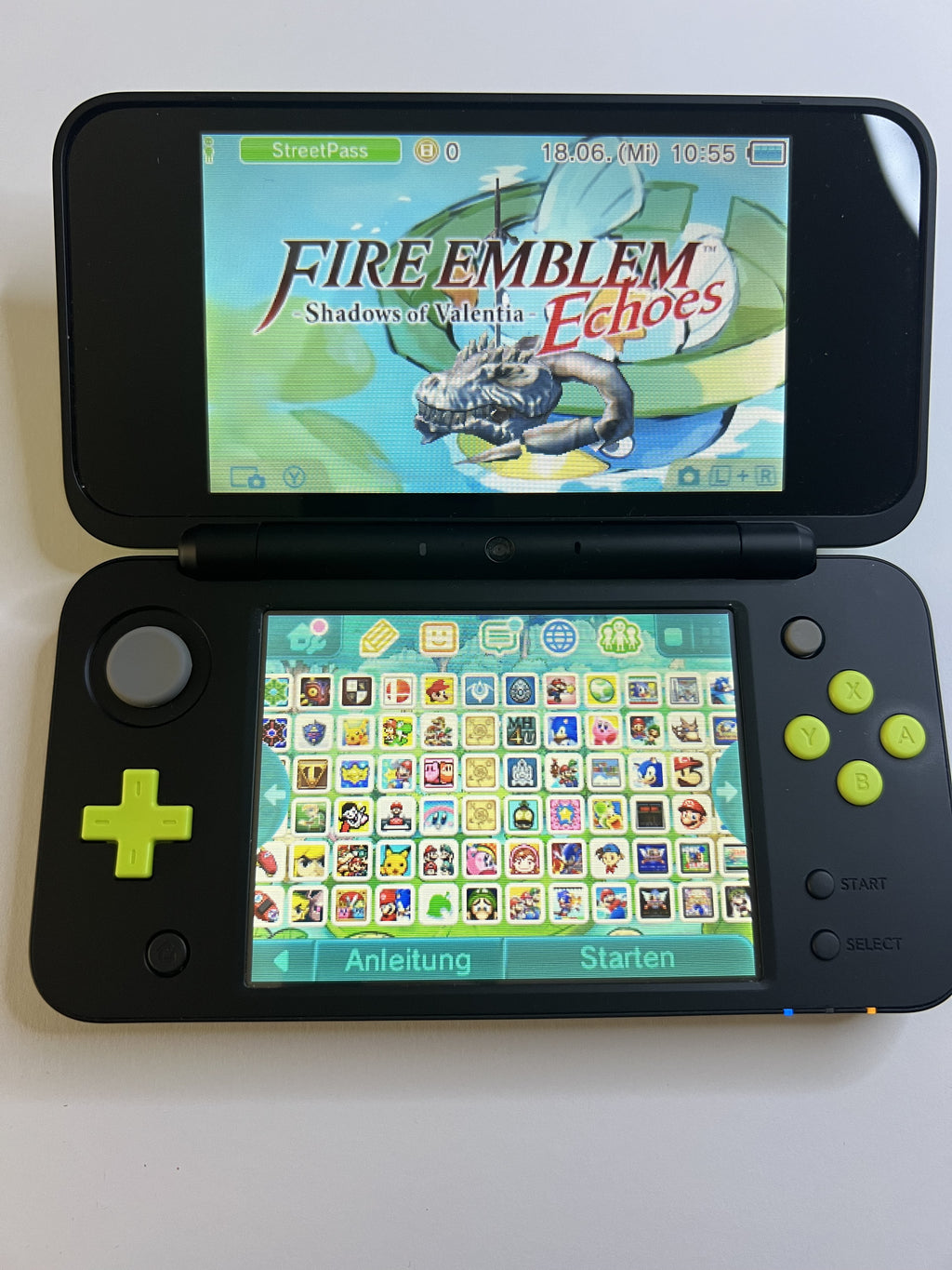Nintendo New 2DS XL Konsole in schwarz neon grün mit 128GB, Pokemon Bank, Poke Mover & vielen Extras