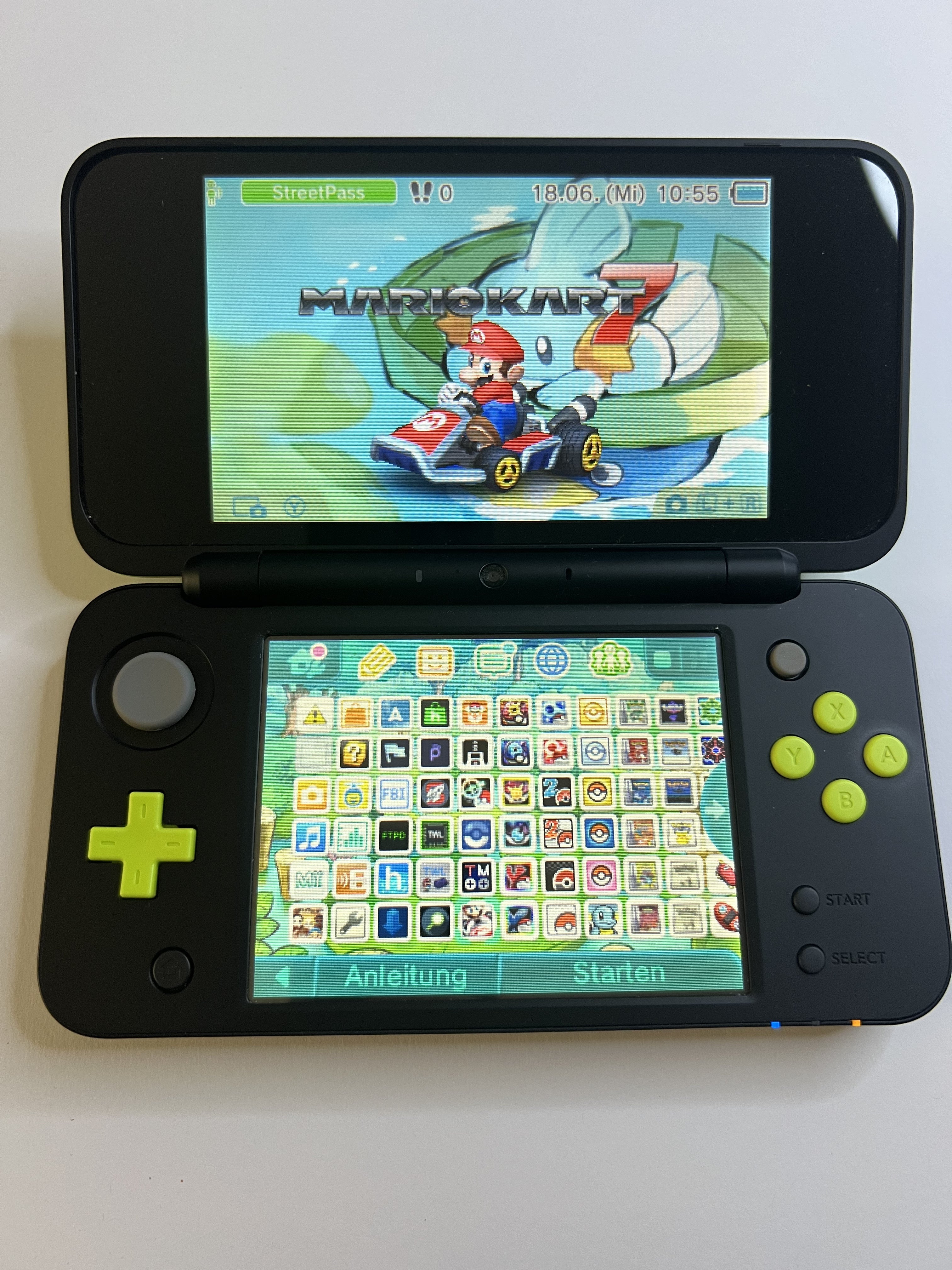 New Nintendo 2DS XL Konsole neon grün mit 128GB, Pokemon Bank, Poke Mover & vielen Extras