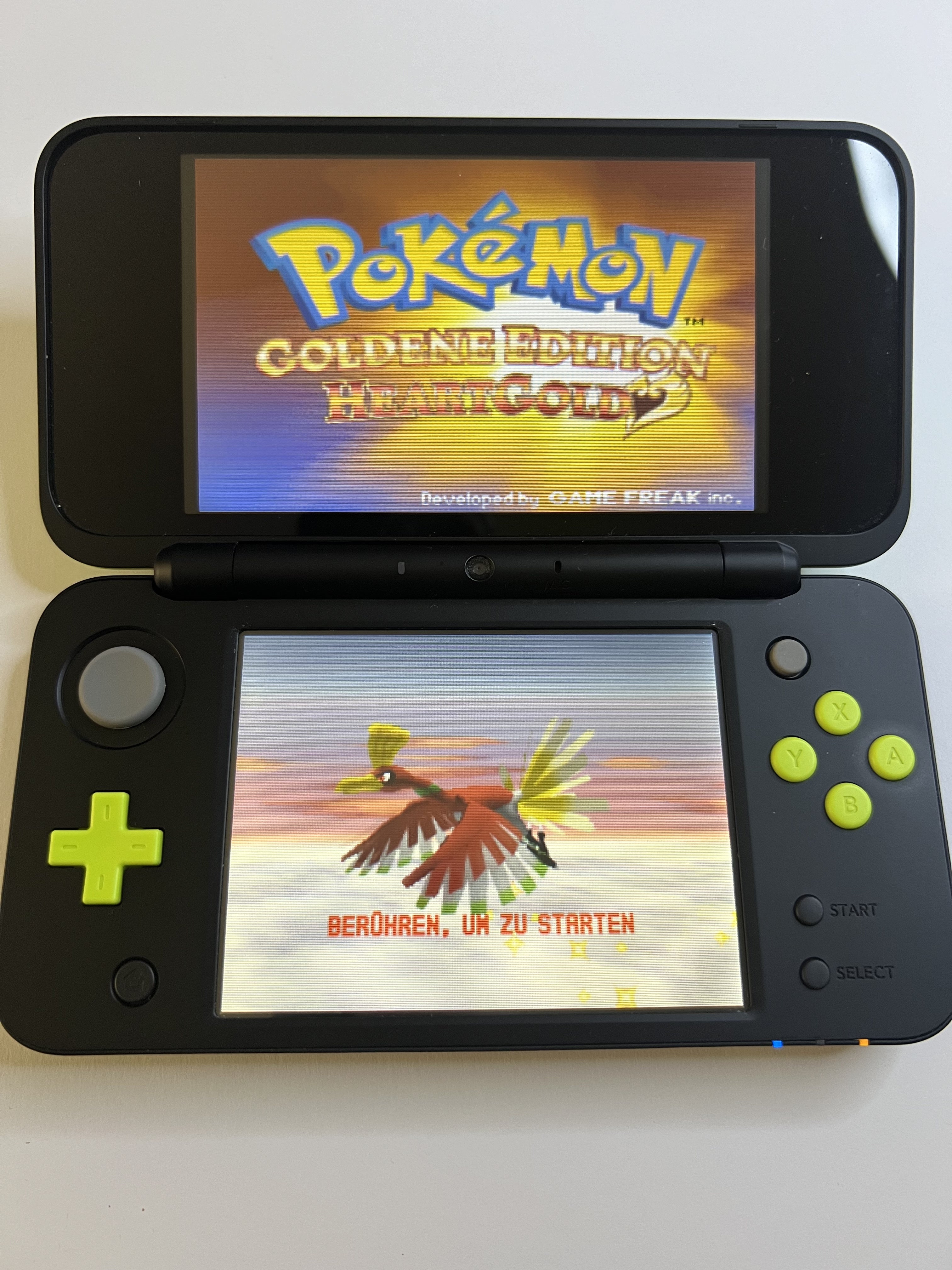 New Nintendo 2DS XL Konsole neon grün mit 128GB, Pokemon Bank, Poke Mover & vielen Extras